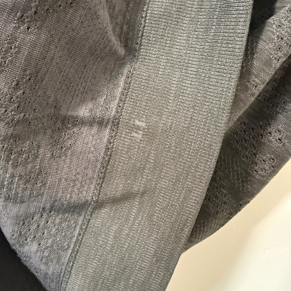 Lululemon Womens Breeze By Muscle Tank Top 4 Grey Camo Crew Neck Workout Run - Picture 6 of 6